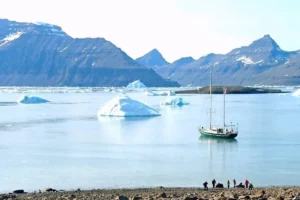 Rejsy po Grenlandii Wschodniej – góry lodowe i fiordy.
