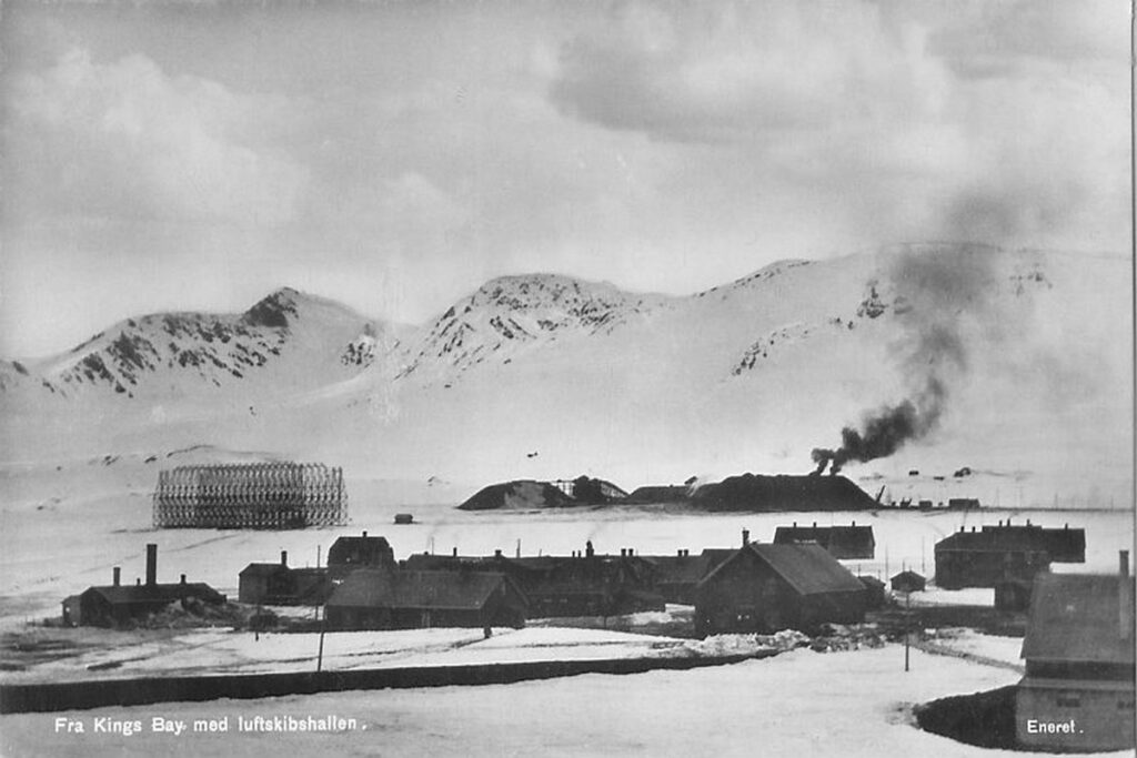 Ny-Ålesund około 1926 roku – zabudowania osady i konstrukcje przemysłowe na Svalbardzie