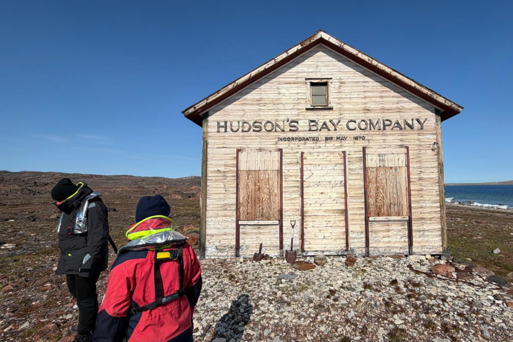 Dawny sklep Hudson’s Bay Company w Fort Ross na Wyspie Somerset w Nunavut